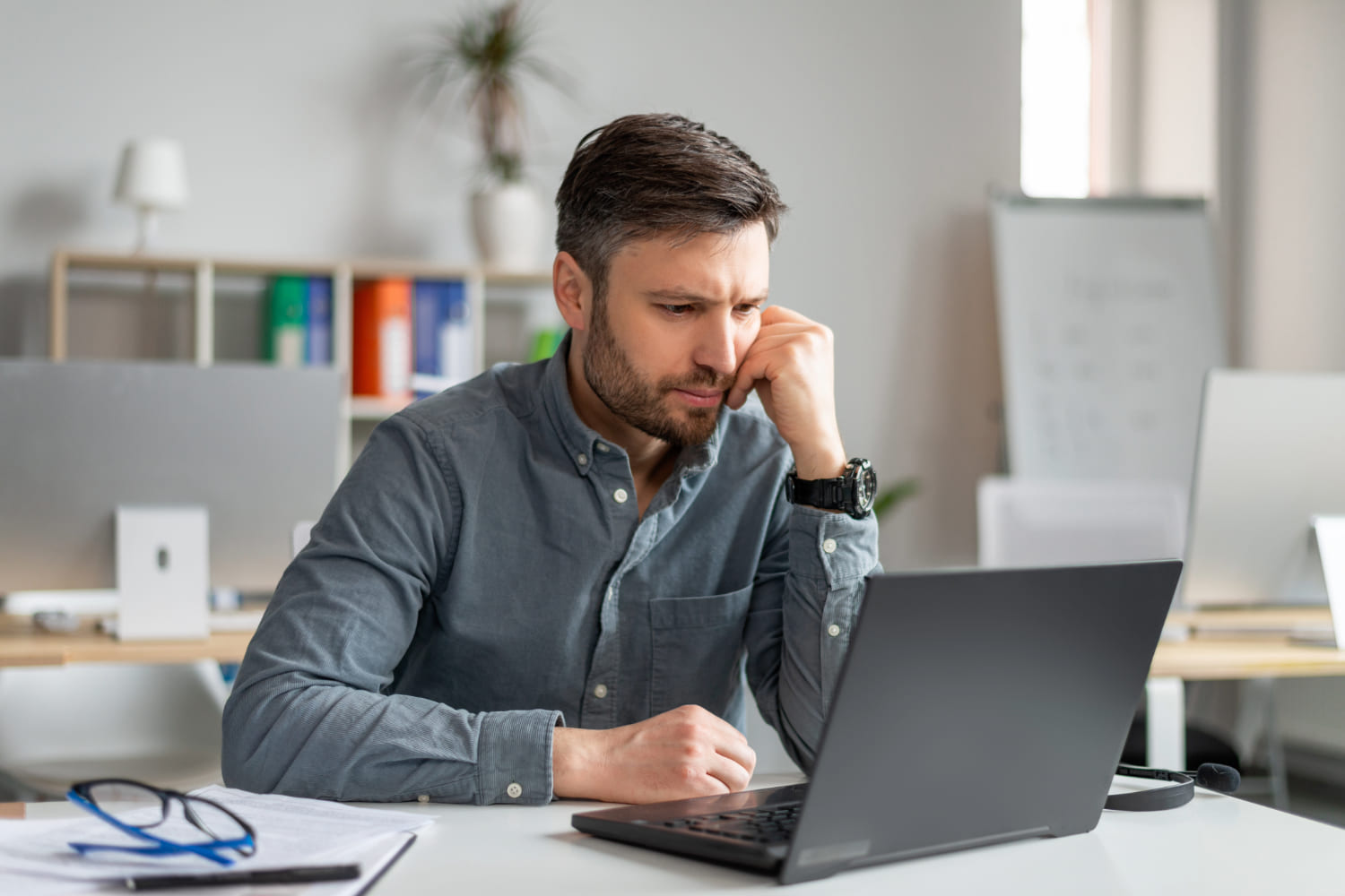 TrustCloud | Assisted vs. Automated onboarding: when is real-time human support the better option? 